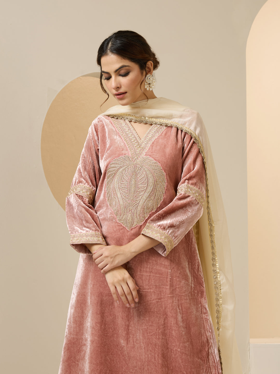 ISHIN Women pink Velvet 3pcs kurta set