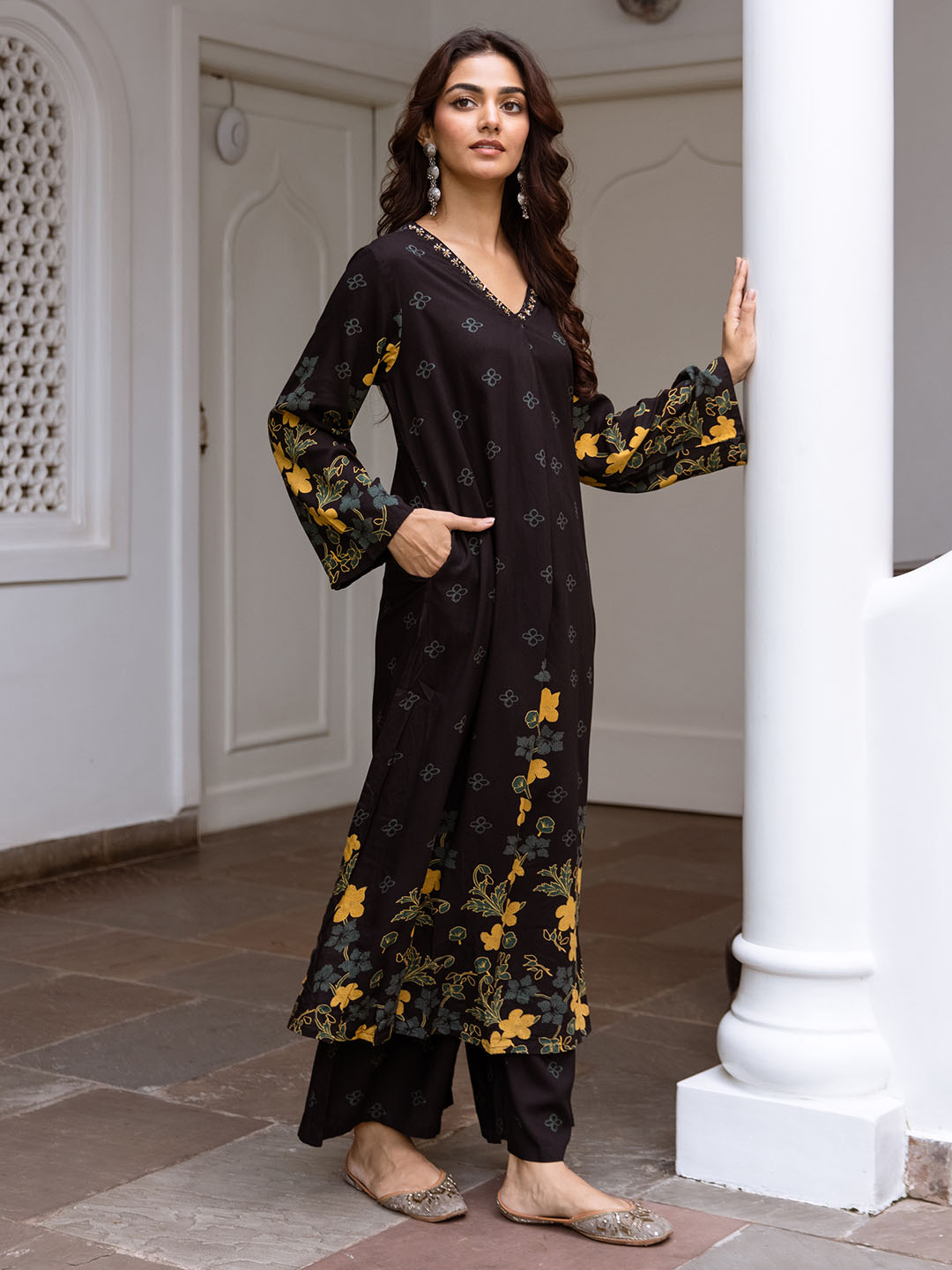 ISHIN Women BLACK Rayon 2pcs kurta set