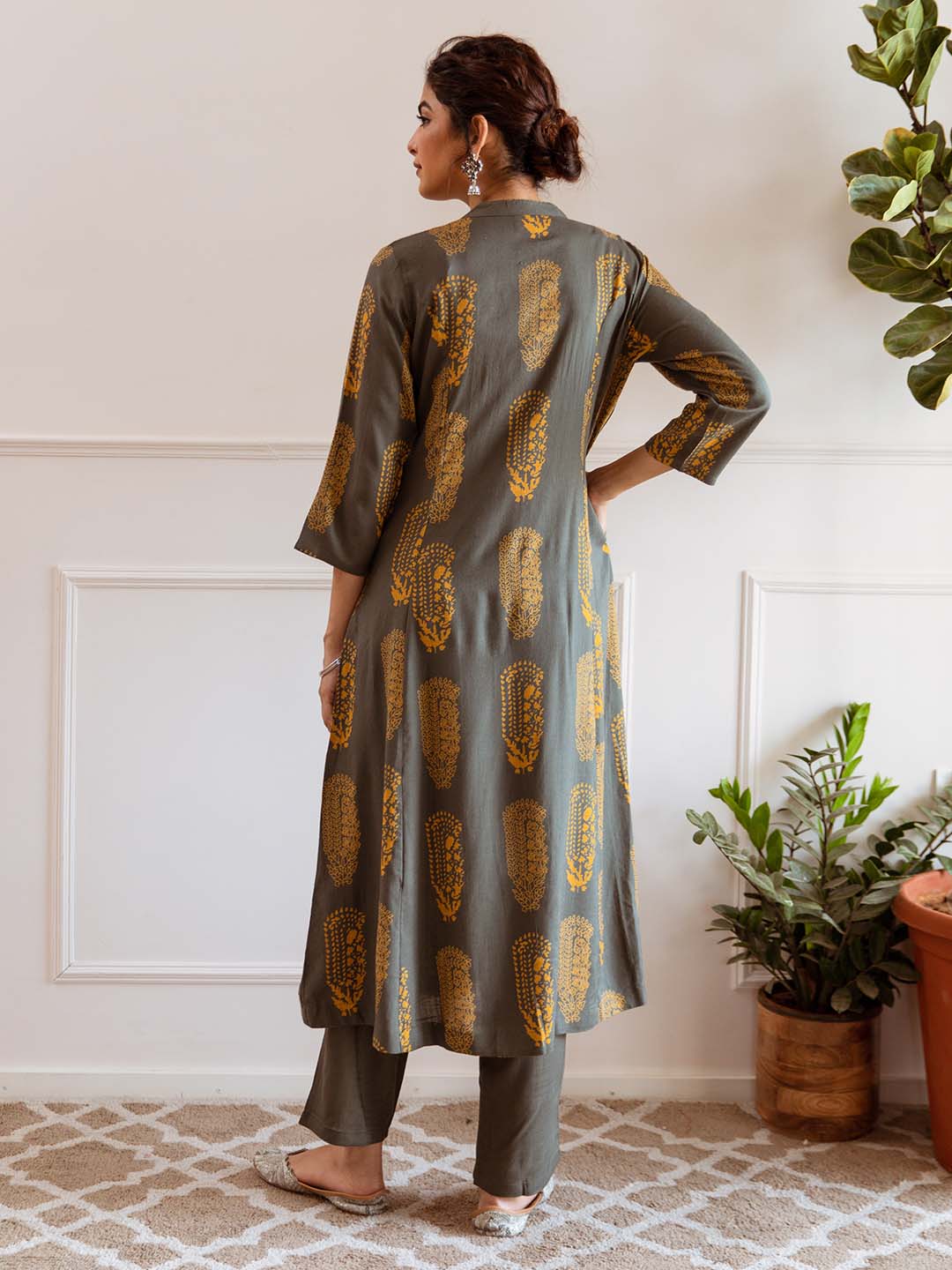 Comfy Bottle Green Rayon Bold Printed A-Line Kurta Set With Straight Bottom