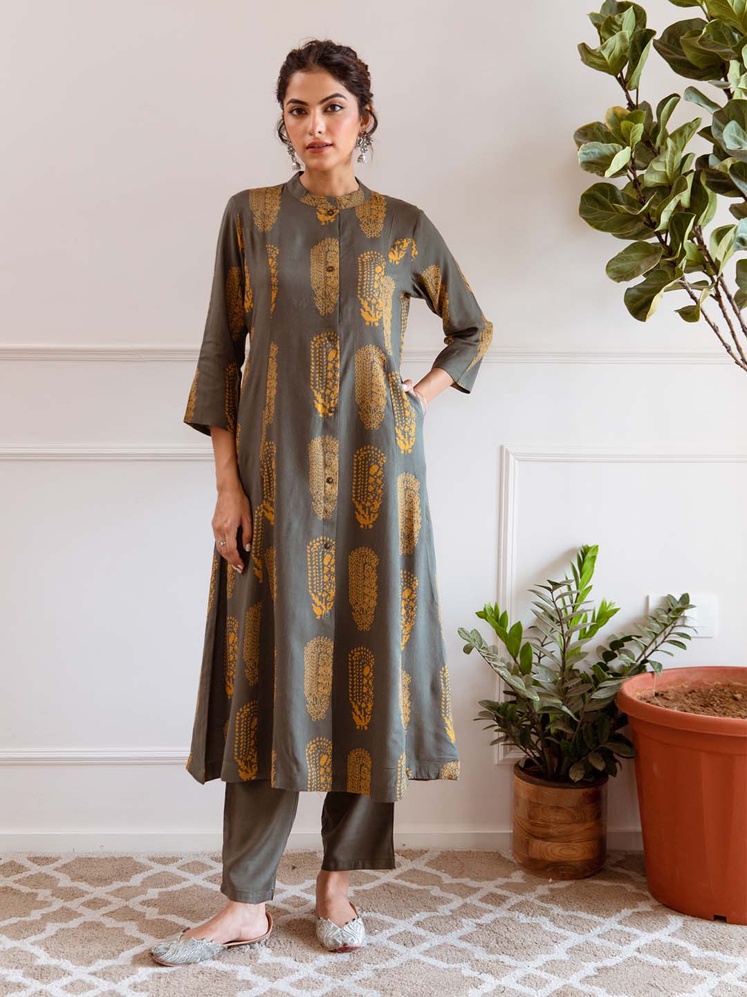 Comfy Bottle Green Rayon Bold Printed A-Line Kurta Set With Straight Bottom