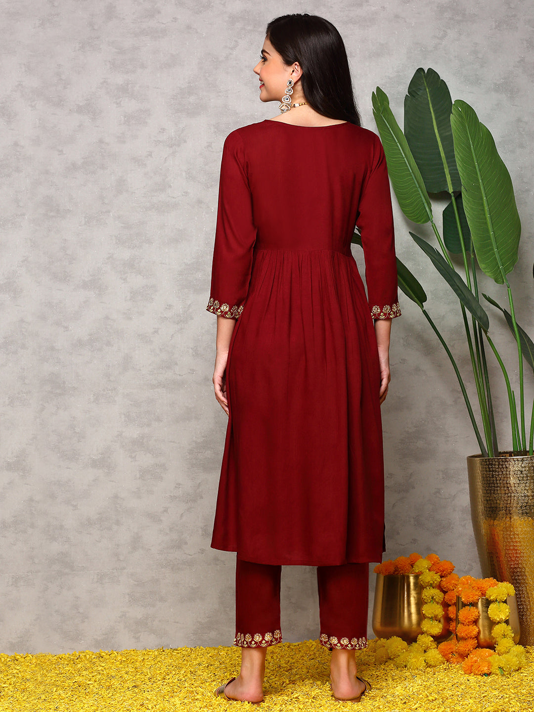 ISHIN Women Ethnic Motifs Embroidered V-Neck Thread Work A-Line Kurta with Trousers