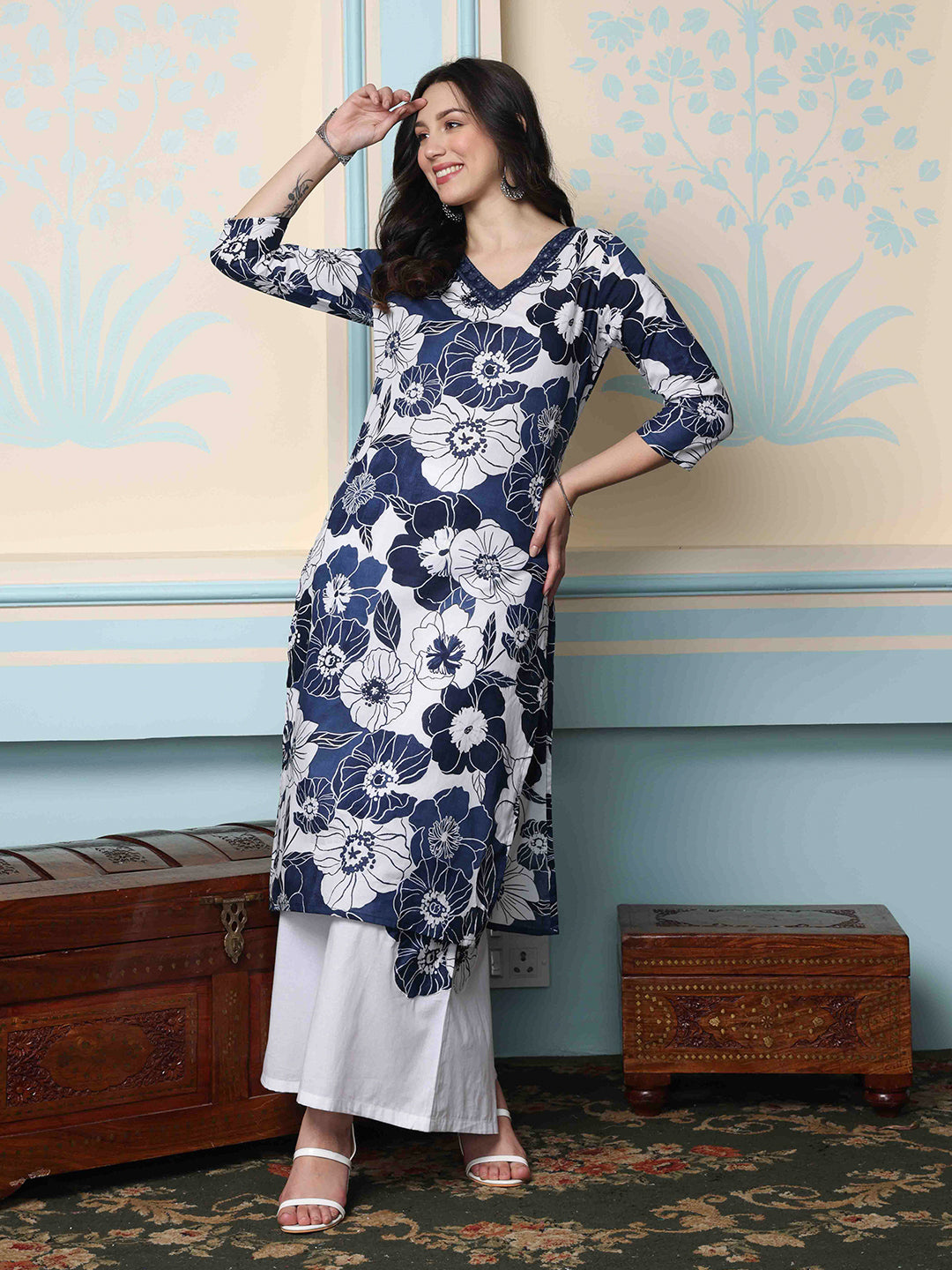 ISHIN Women Floral Printed V-Neck Three-Quarter Sleeves Pure Cotton Kurta with Palazzos