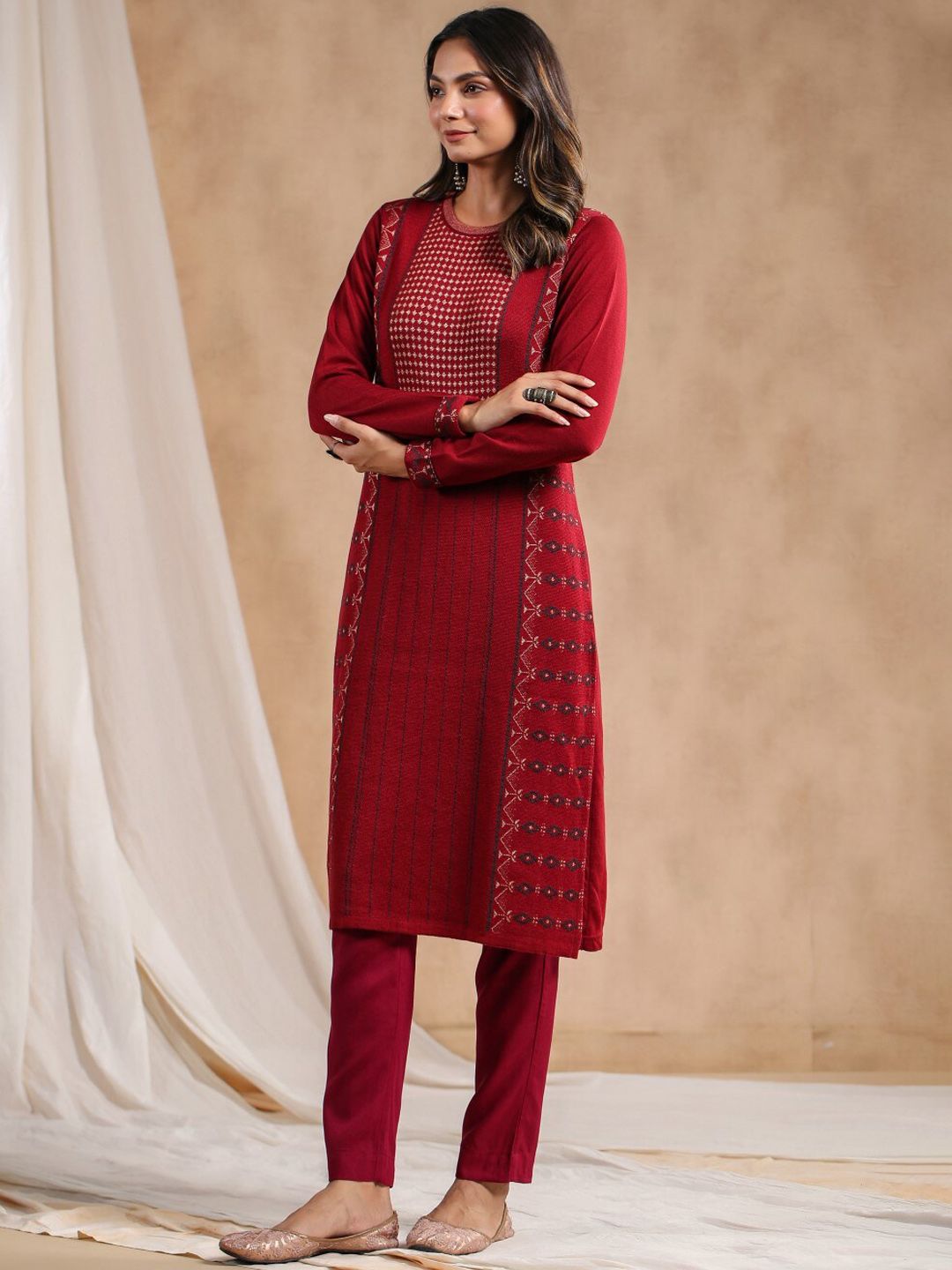 Warm Maroon Acrylic Geometric Motif Printed Kurta Set with Jacquard Knitted Design and Straight Bottom