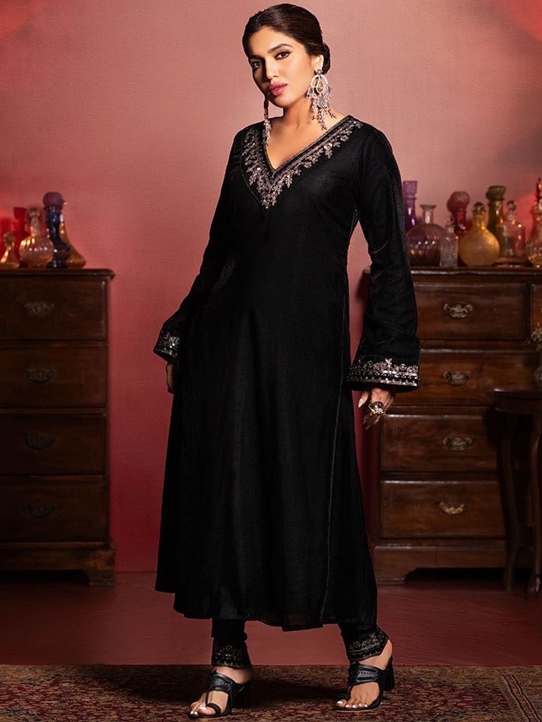 Black Velvet Zari Embroidered Kurta Set with Rich velvet Dupatta