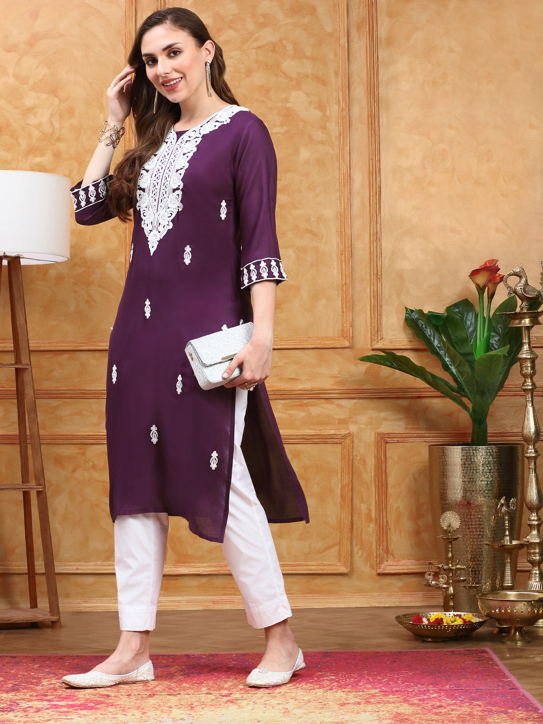 Ishin Women's Ethnic Motifs Embroidered Round Neck Straight Kurta