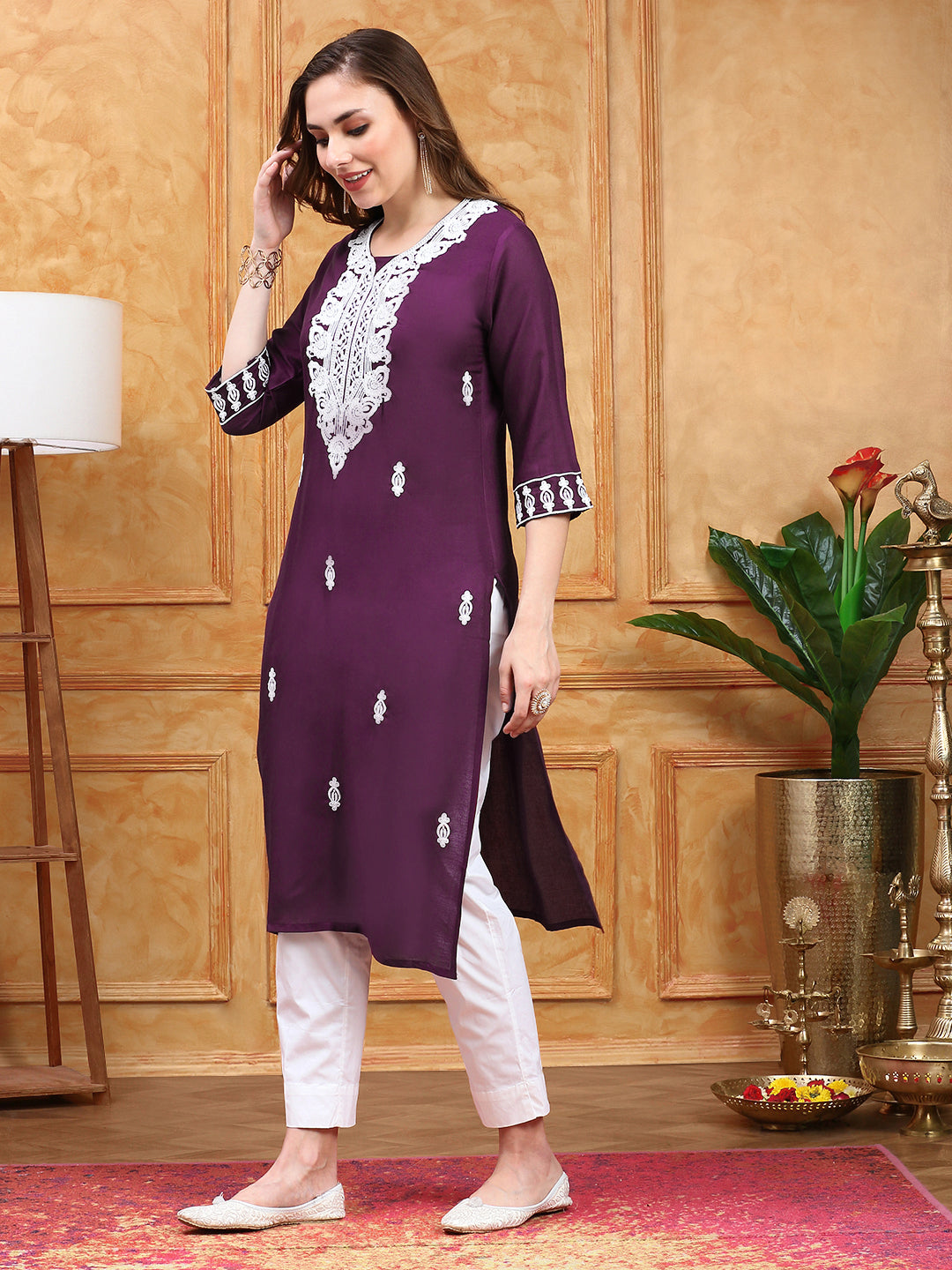 Ishin Women's Ethnic Motifs Embroidered Round Neck Straight Kurta