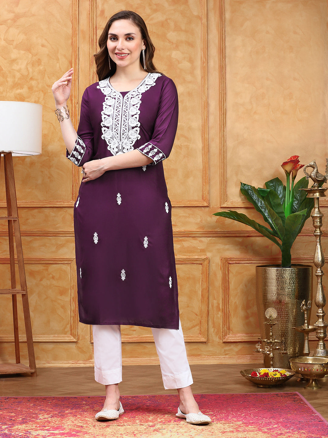 Ishin Women's Ethnic Motifs Embroidered Round Neck Straight Kurta