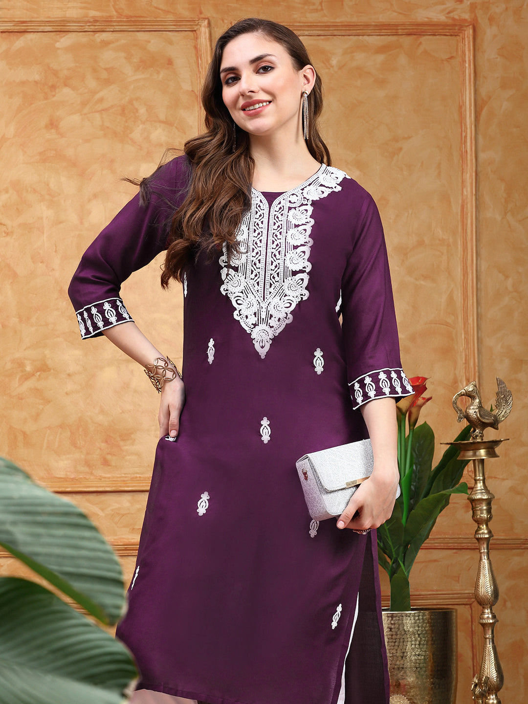 Ishin Women's Ethnic Motifs Embroidered Round Neck Straight Kurta