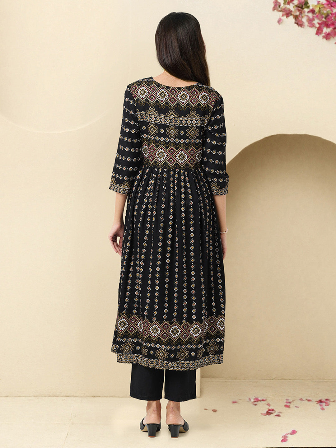 Ishin Women Black Rayon Kurta