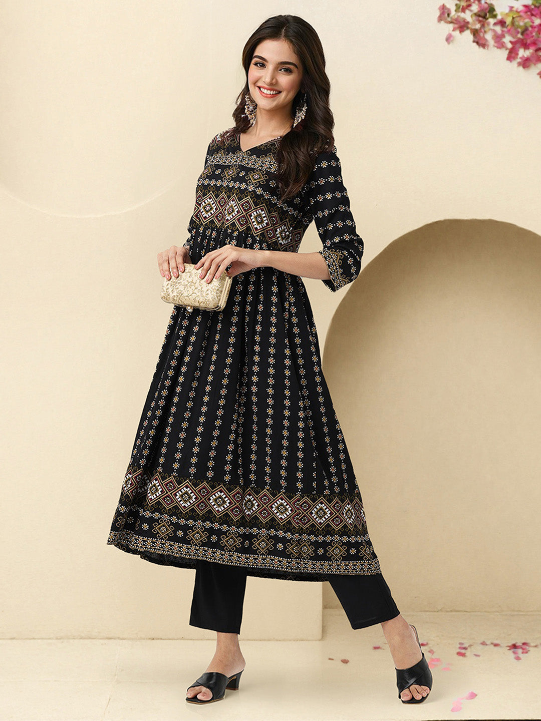 Ishin Women Black Rayon Kurta