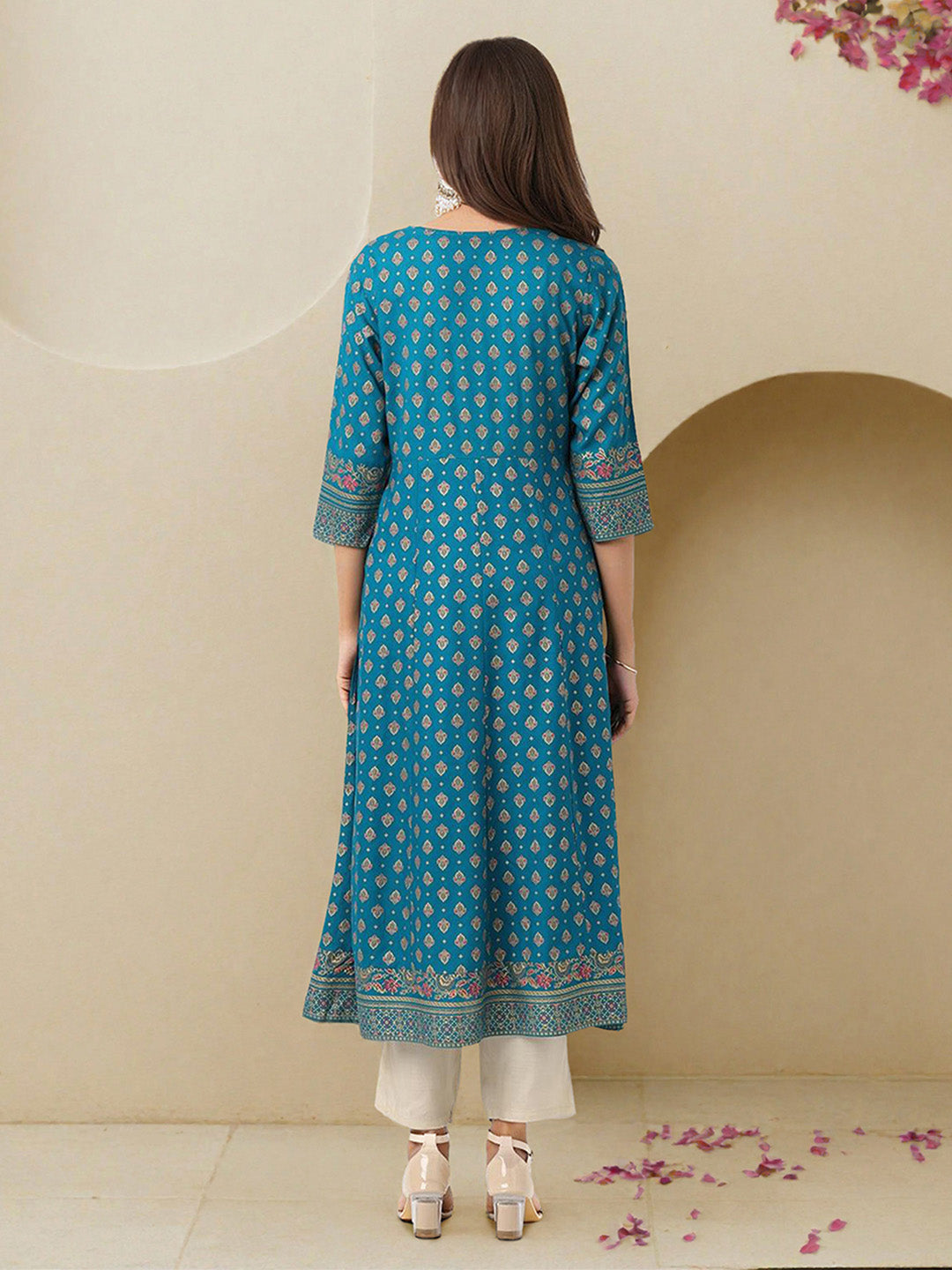 Ishin Women Teal Rayon Kurta