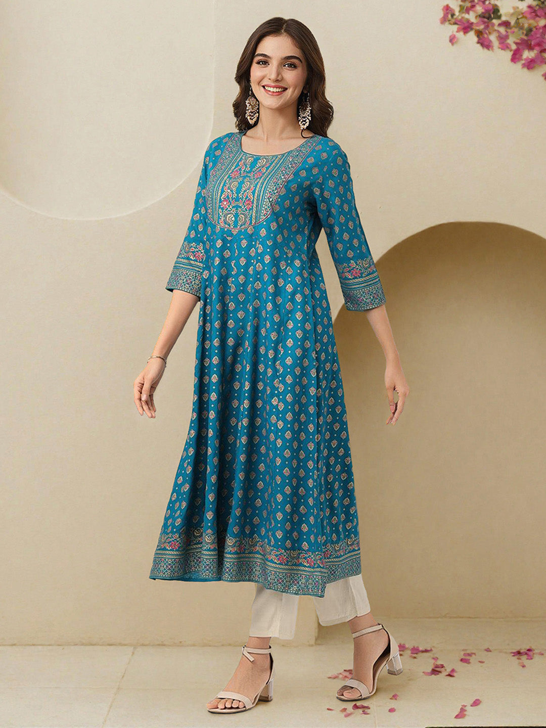 Ishin Women Teal Rayon Kurta