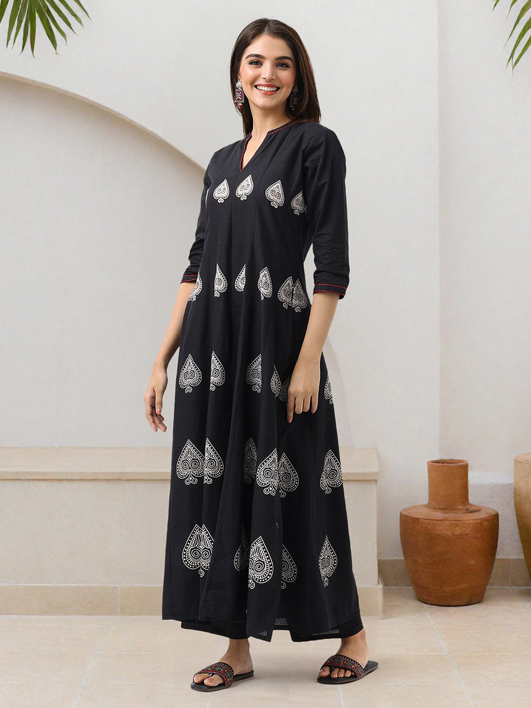 ISHIN WOMEN Black 2pcs kurta set