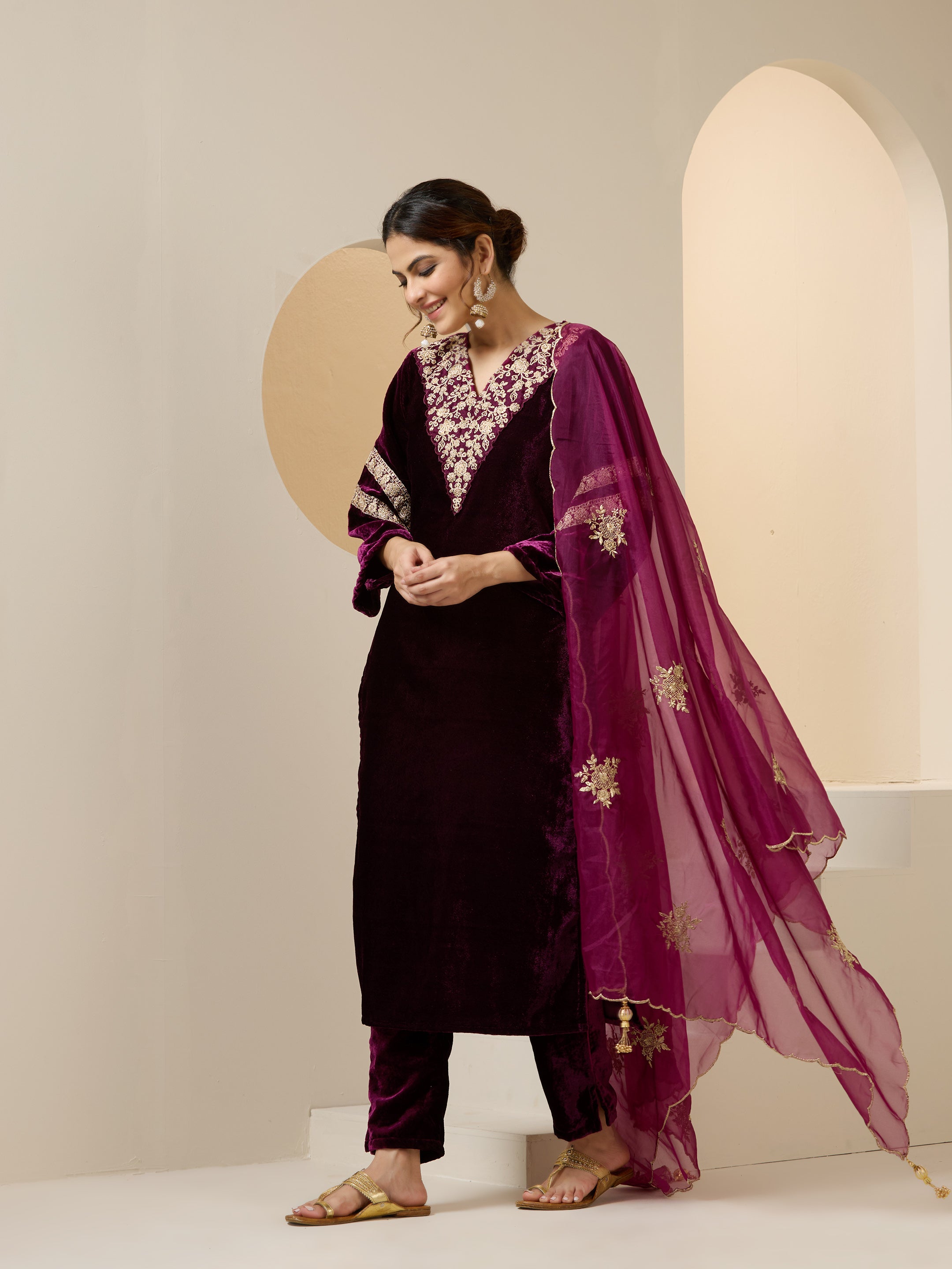 Ishin WOMEN Plum VELVET ORGANZA DUP 3pcs kurta set