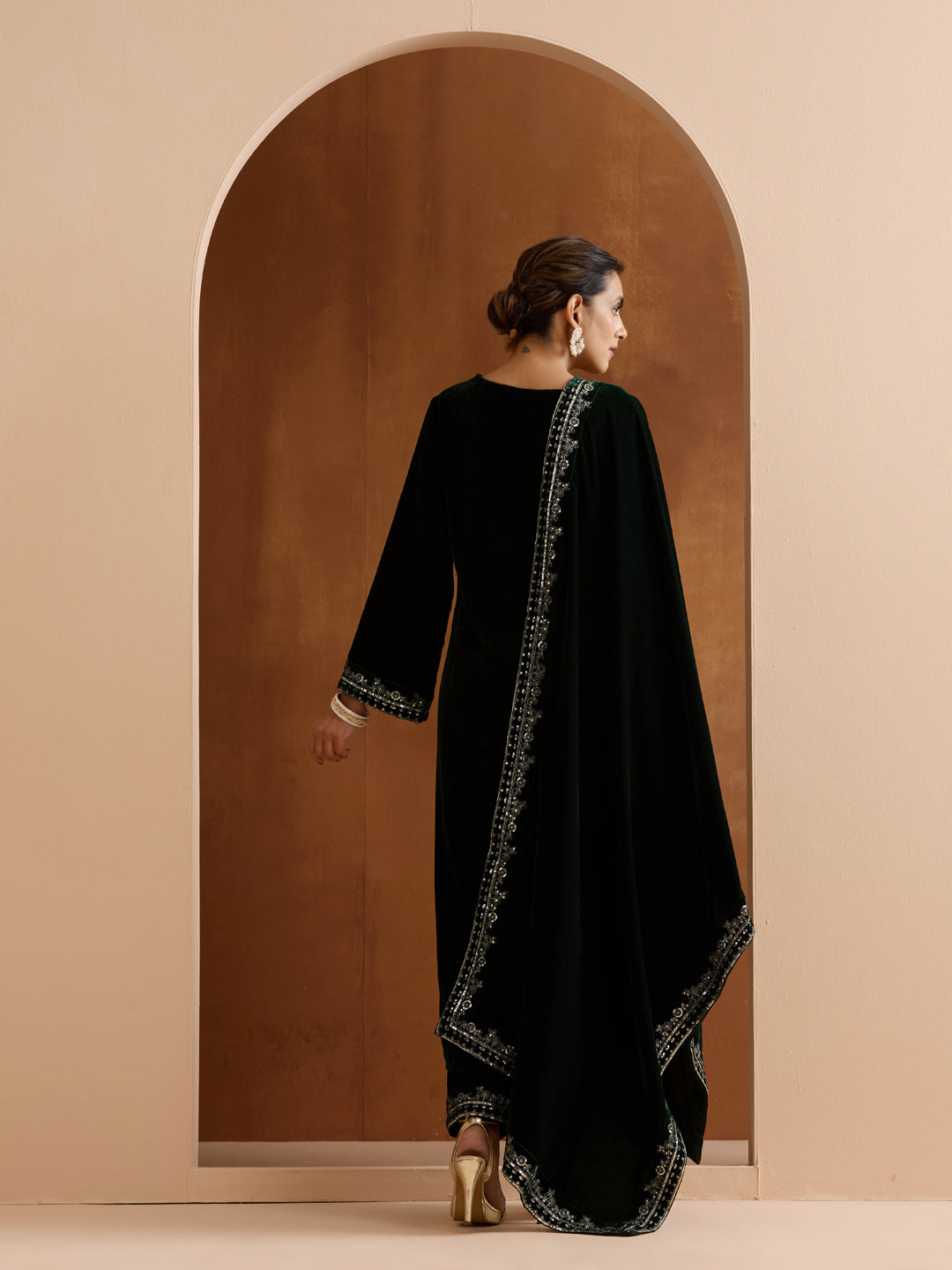 Rich Green Velvet Embroidered Straight Kurta Set With Straight Bottom