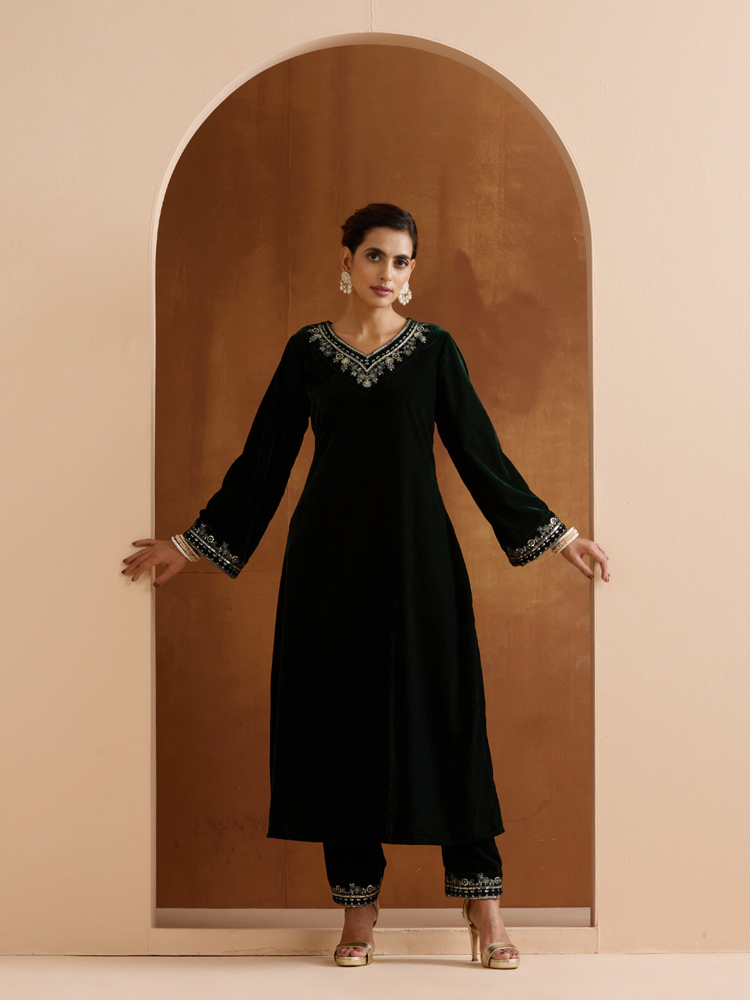 Rich Green Velvet Embroidered Straight Kurta Set With Straight Bottom