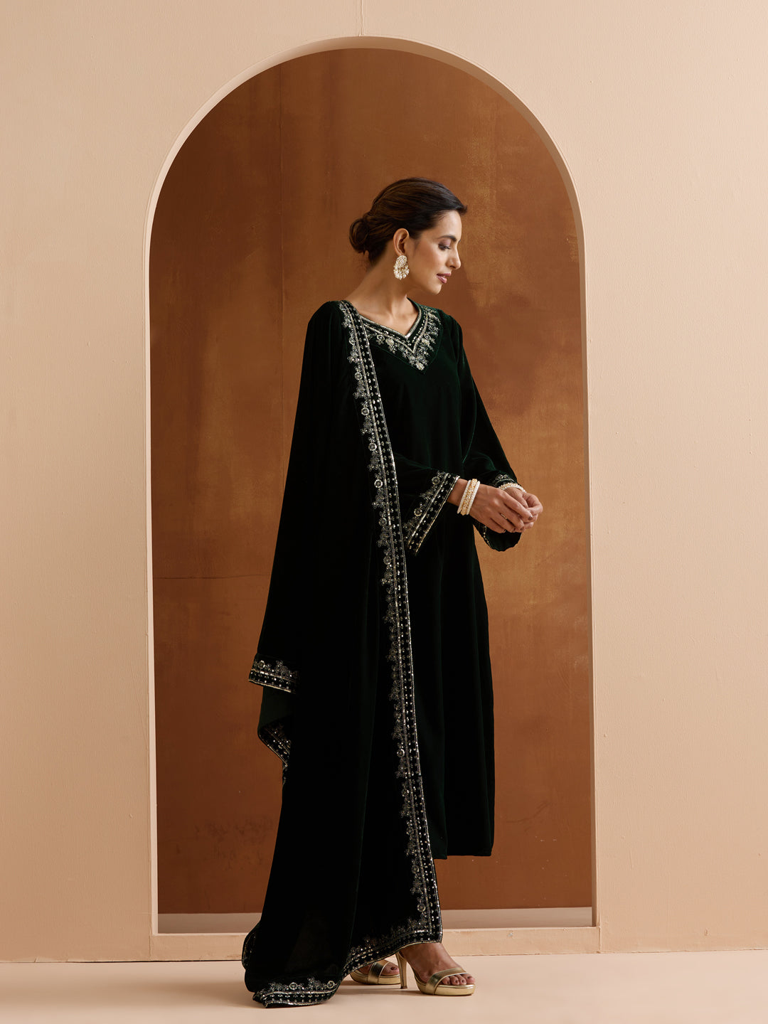 Rich Green Velvet Embroidered Straight Kurta Set With Straight Bottom