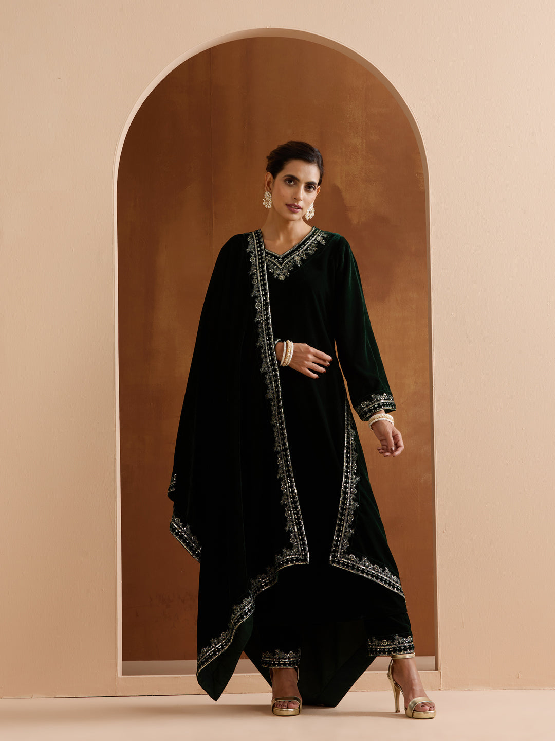 Rich Green Velvet Embroidered Straight Kurta Set With Straight Bottom