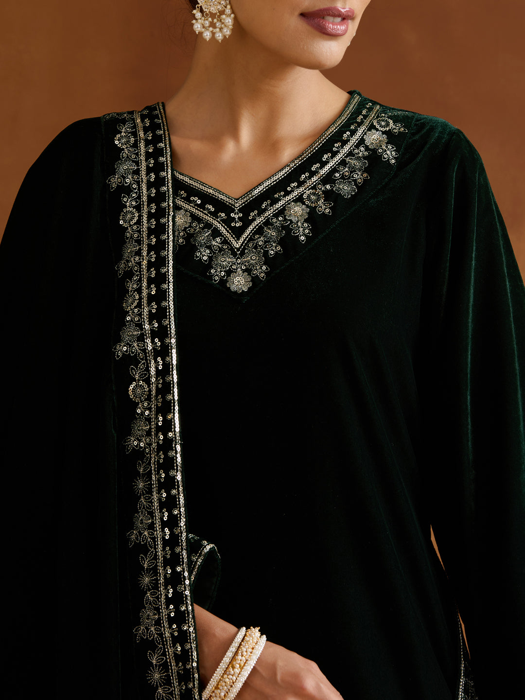 Rich Green Velvet Embroidered Straight Kurta Set With Straight Bottom