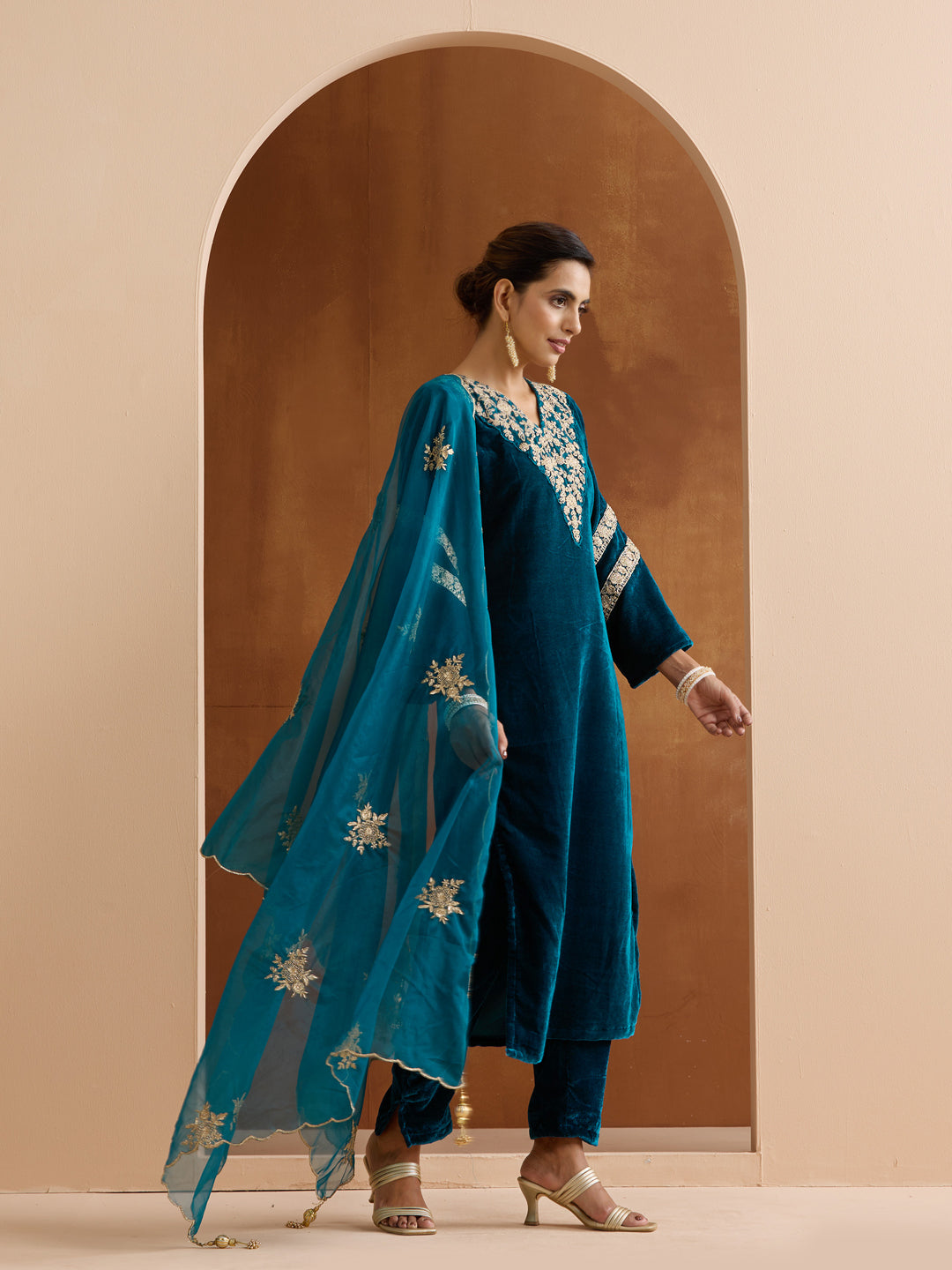 Ishin WOMEN Teal VELVET ORGANZA DUP 3pcs kurta set