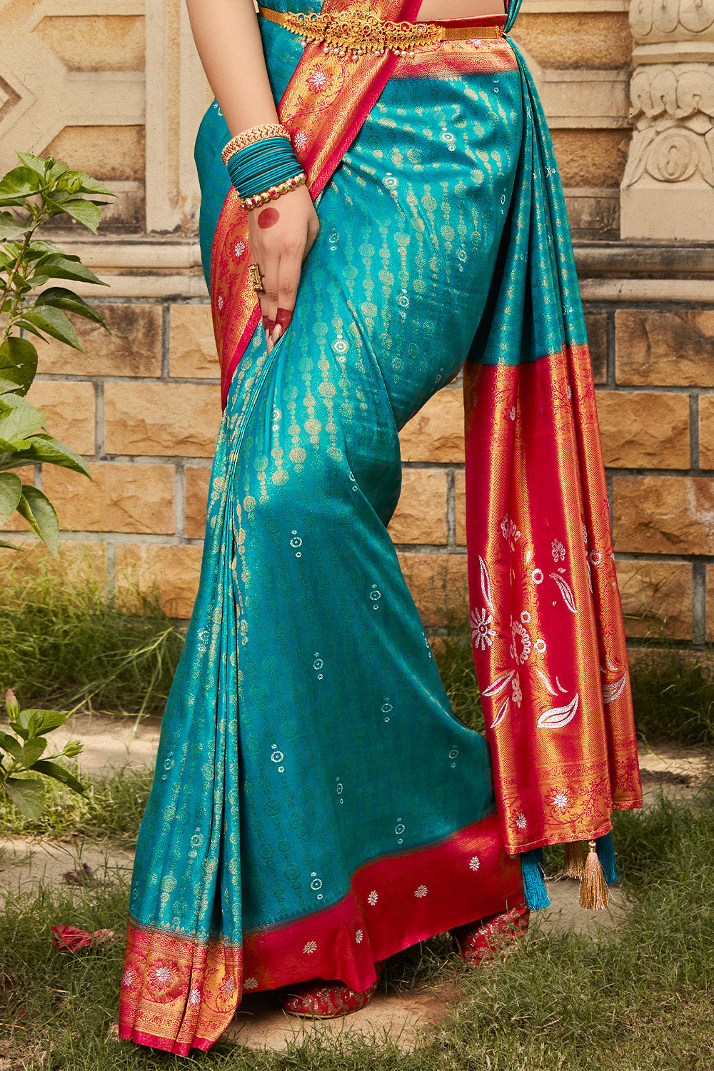 Karagiri Blue Kanjiveram Silk Saree With Blouse Piece