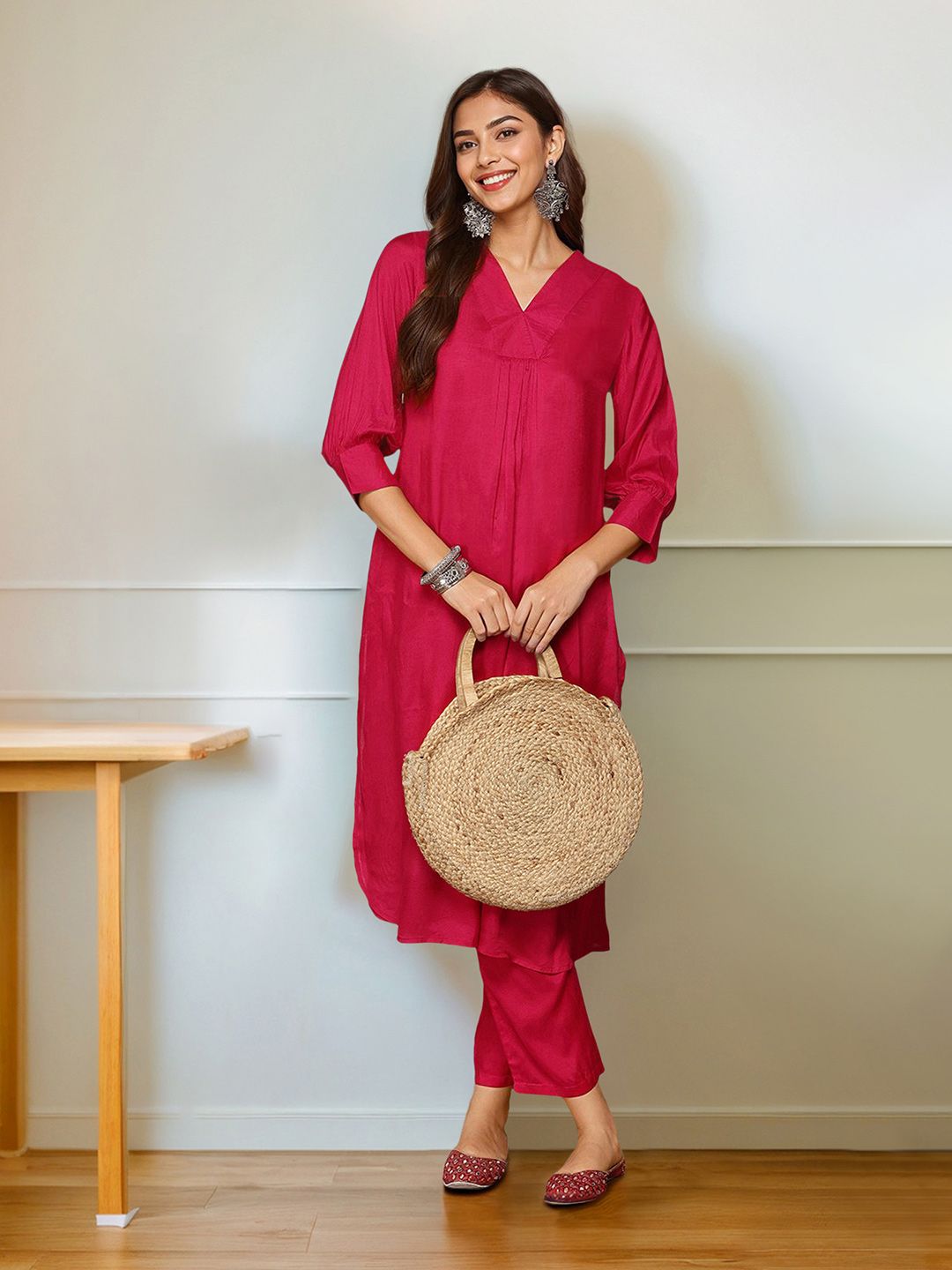 ISHIN Women  Regular Kurta with Trousers