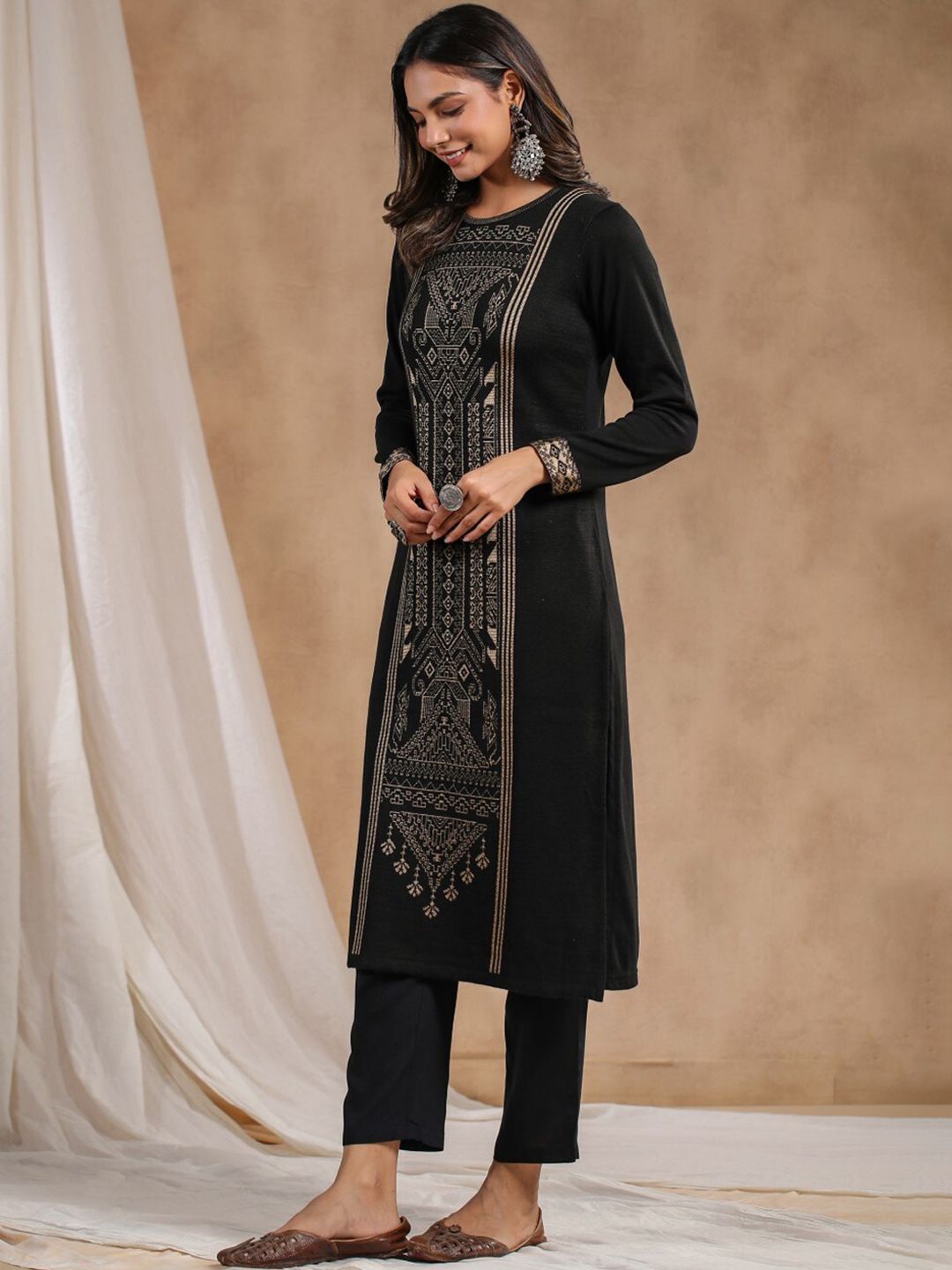 Warm Black Acrylic Geometric Motif Printed Kurta Set with Jacquard Knitted Design and Straight Bottom