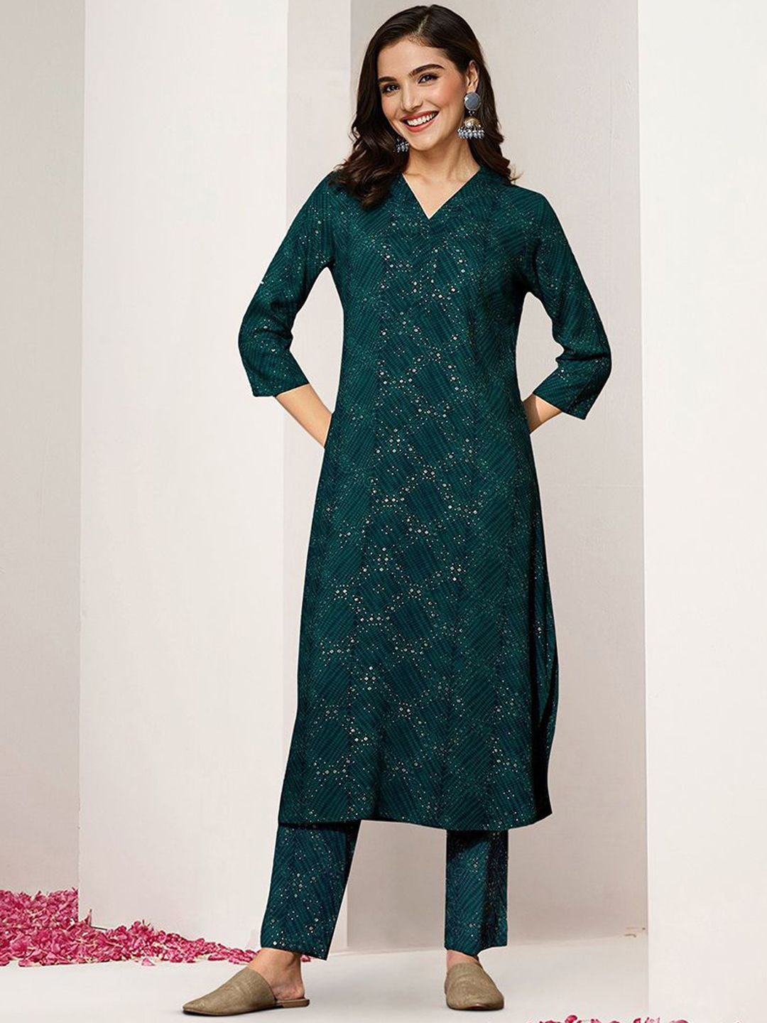 Rich Green Rayon Sequinned Straight Fit Kurta Set With Straight Bottom