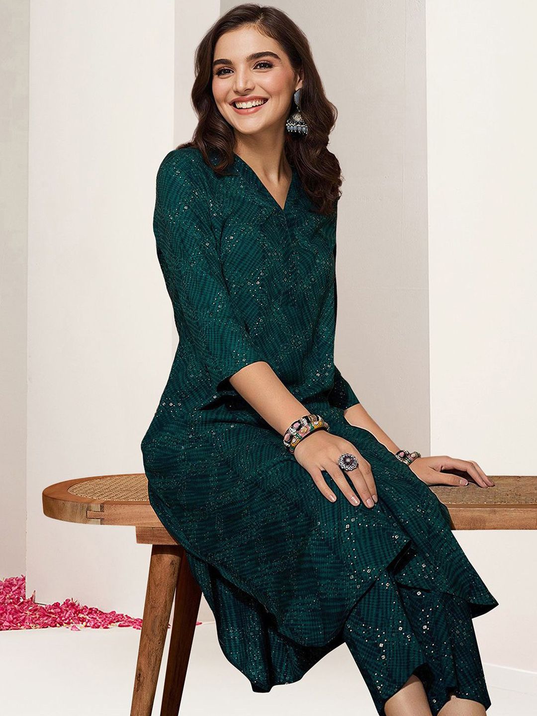 Rich Green Rayon Sequinned Straight Fit Kurta Set With Straight Bottom