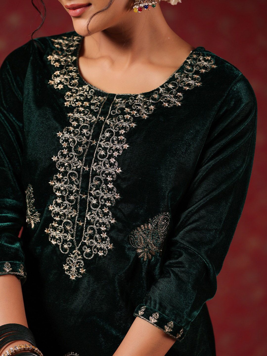 Rich Green Velvet Zari Embroidered Kurta Set with Ethnic Motifs and Straight Bottom