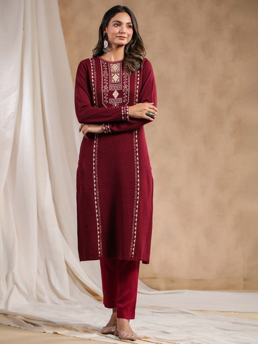 Warm Maroon Acrylic Geometric Motif Printed Kurta Set with Jacquard Knitted Design and Straight Bottom