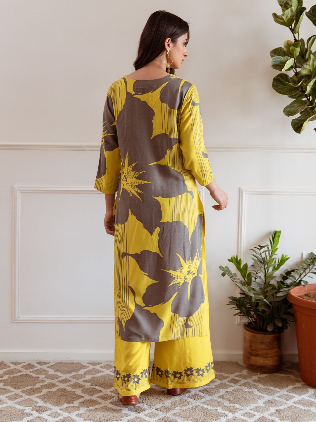 Comfy Yellow Viscose Rayon Floral Printed Kurta Set with Palazzos