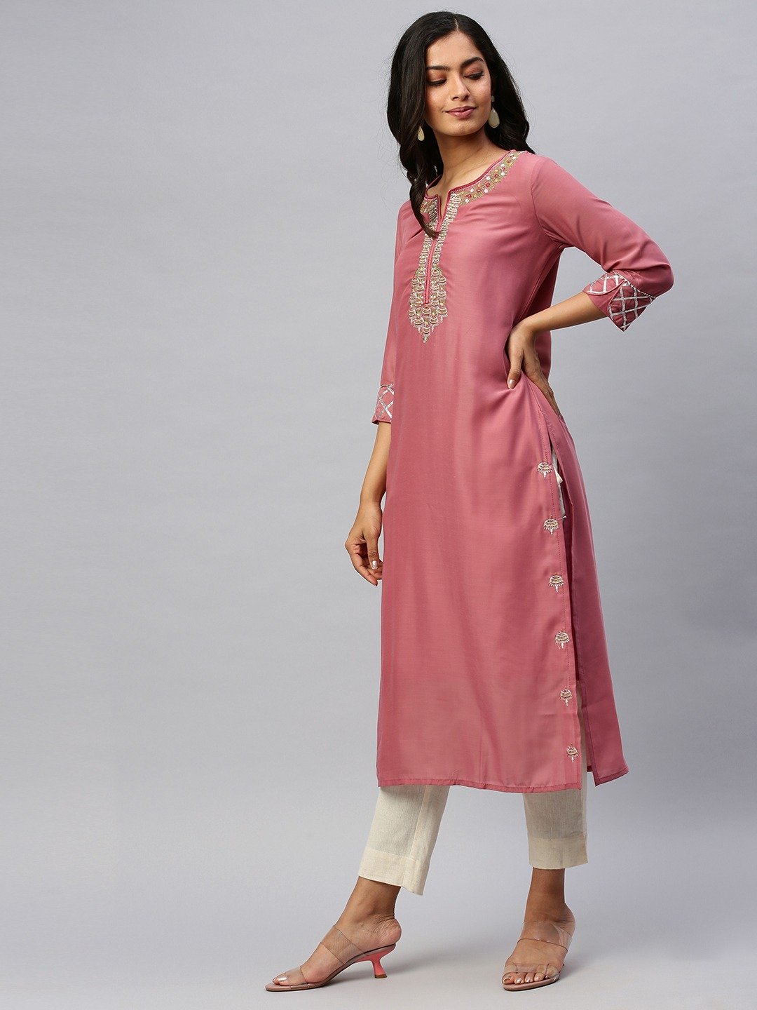 Ishin Women's Rayon Mauve Embellished Straight Kurta