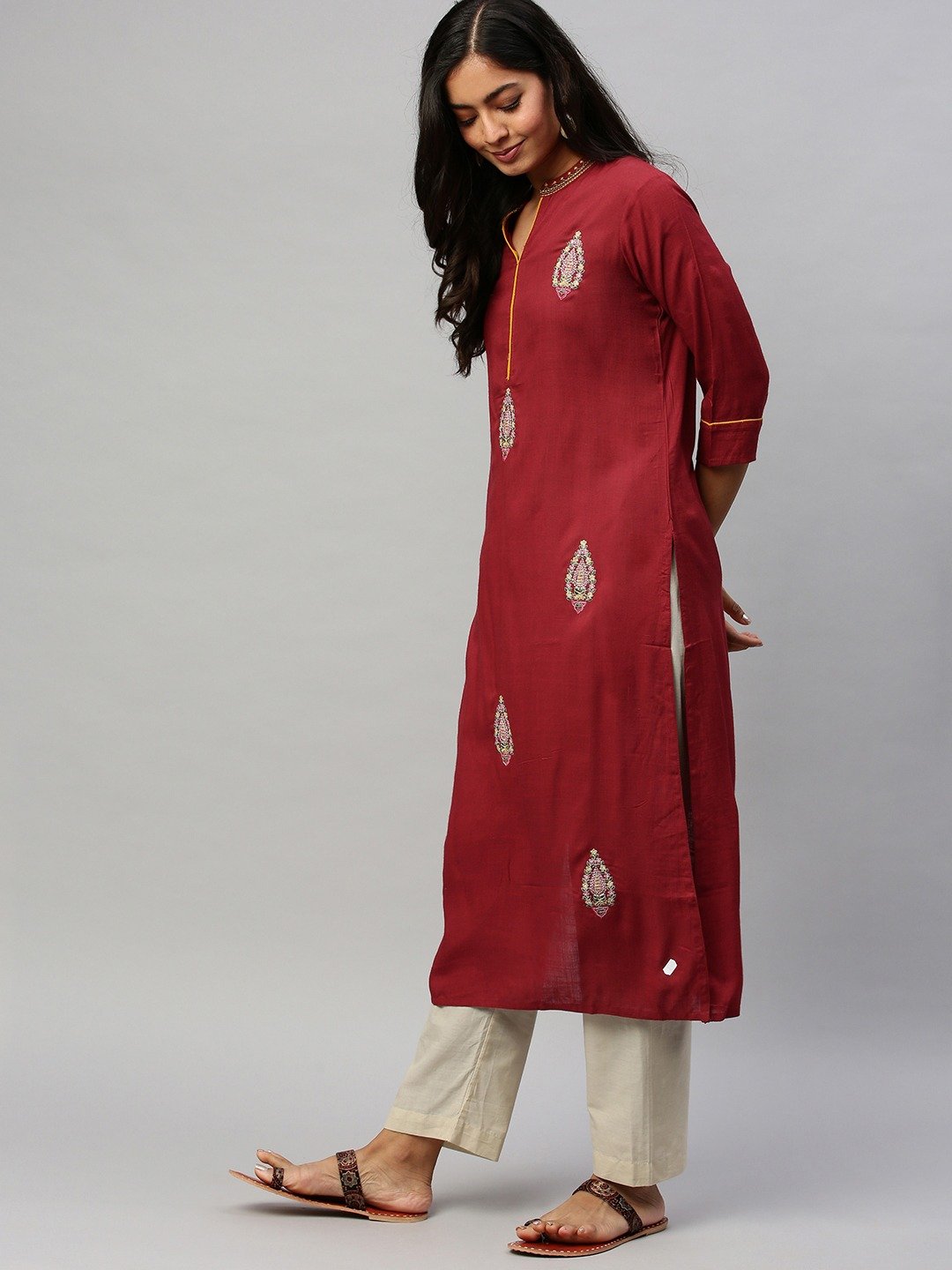 Ishin Women's Rayon Maroon Embroidered Straight Kurta