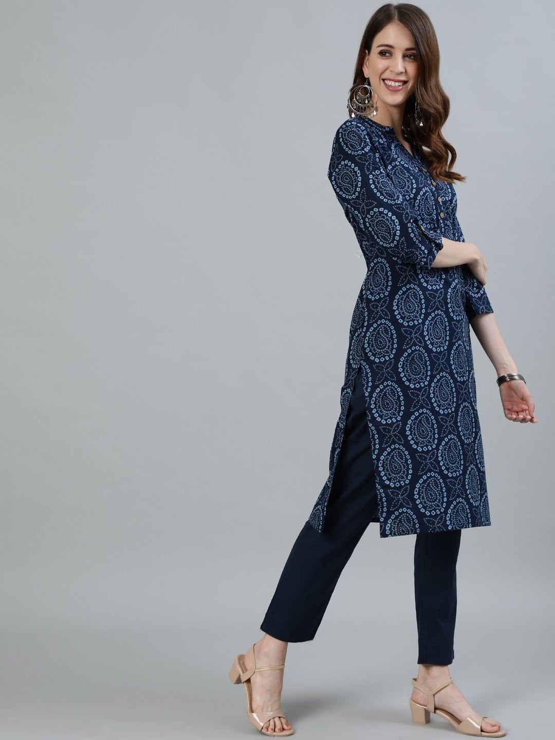 Ishin Women's Navy Blue Bandhani Printed Straight Kurta With Trouser