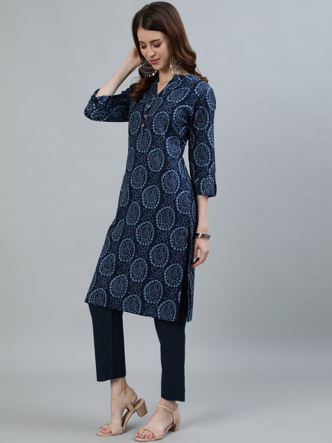 Ishin Women's Navy Blue Bandhani Printed Straight Kurta With Trouser