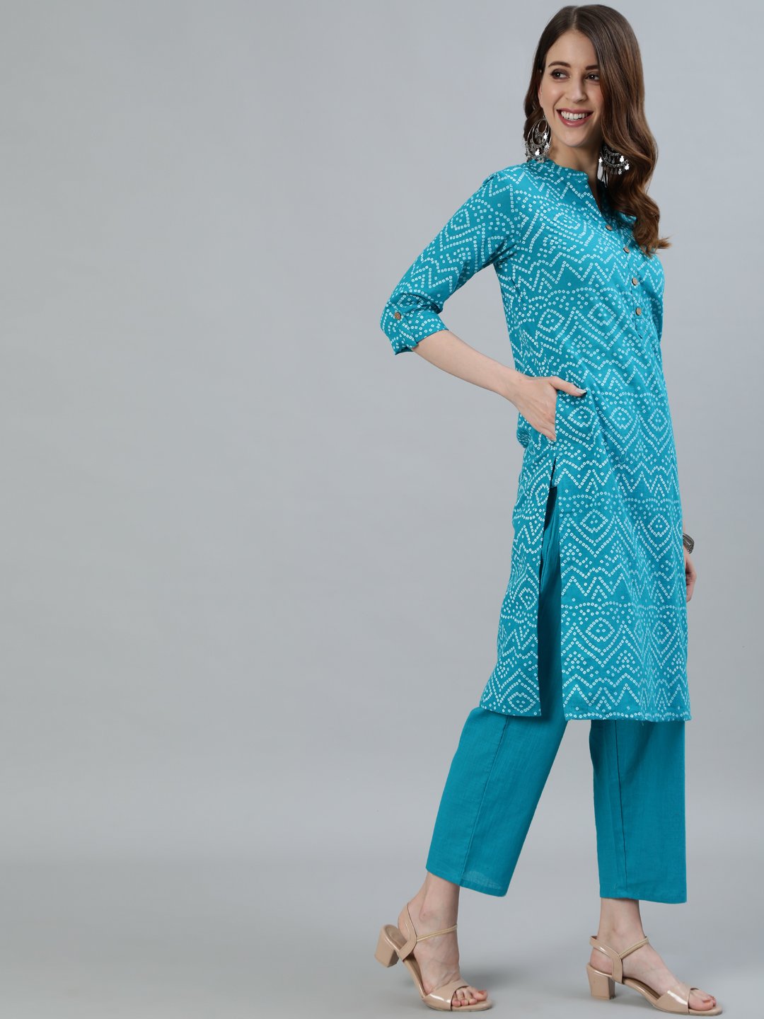 Ishin Women's Blue Bandhani Printed Straight Kurta With Trouser