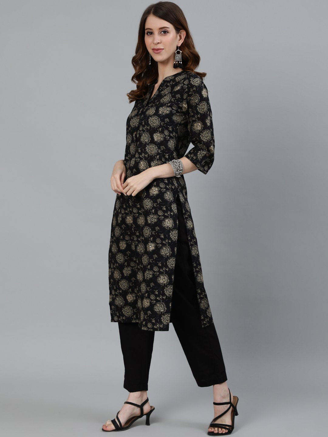 Ishin Women's Black Floral Printed Straight Kurta With Trouser