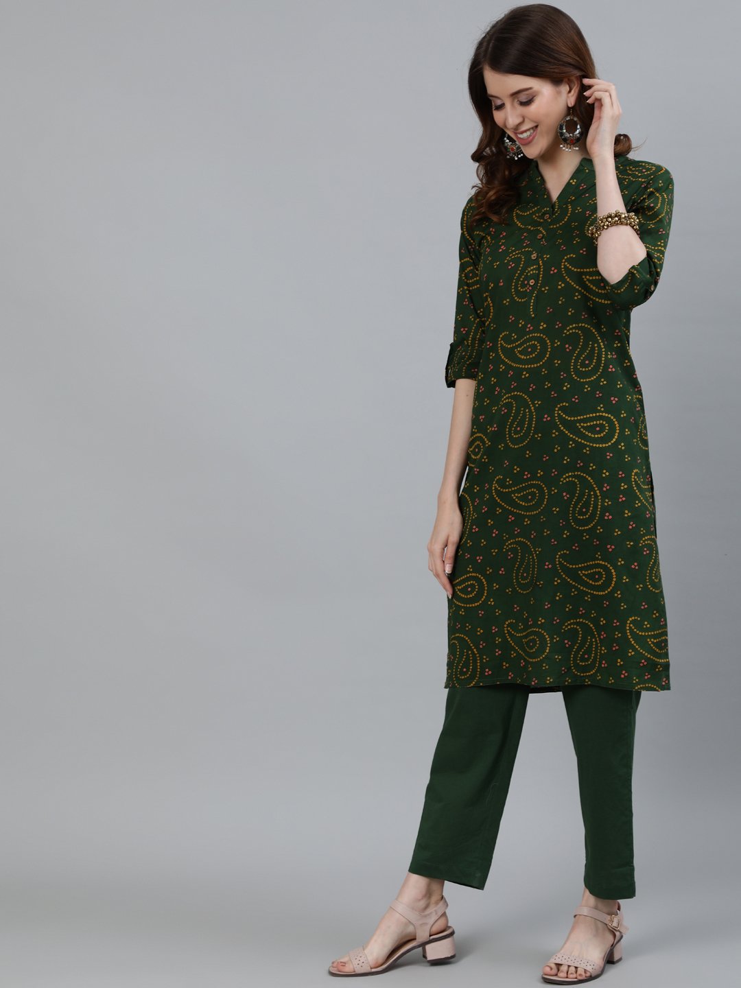 Ishin Women's Green Bandhani Printed Straight Kurta With Trouser