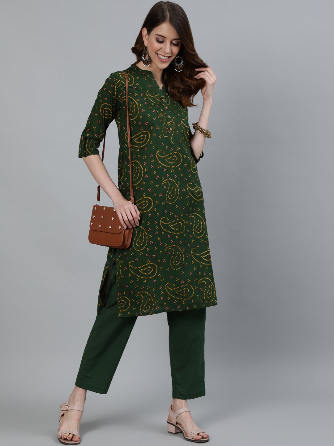 Ishin Women's Green Bandhani Printed Straight Kurta With Trouser