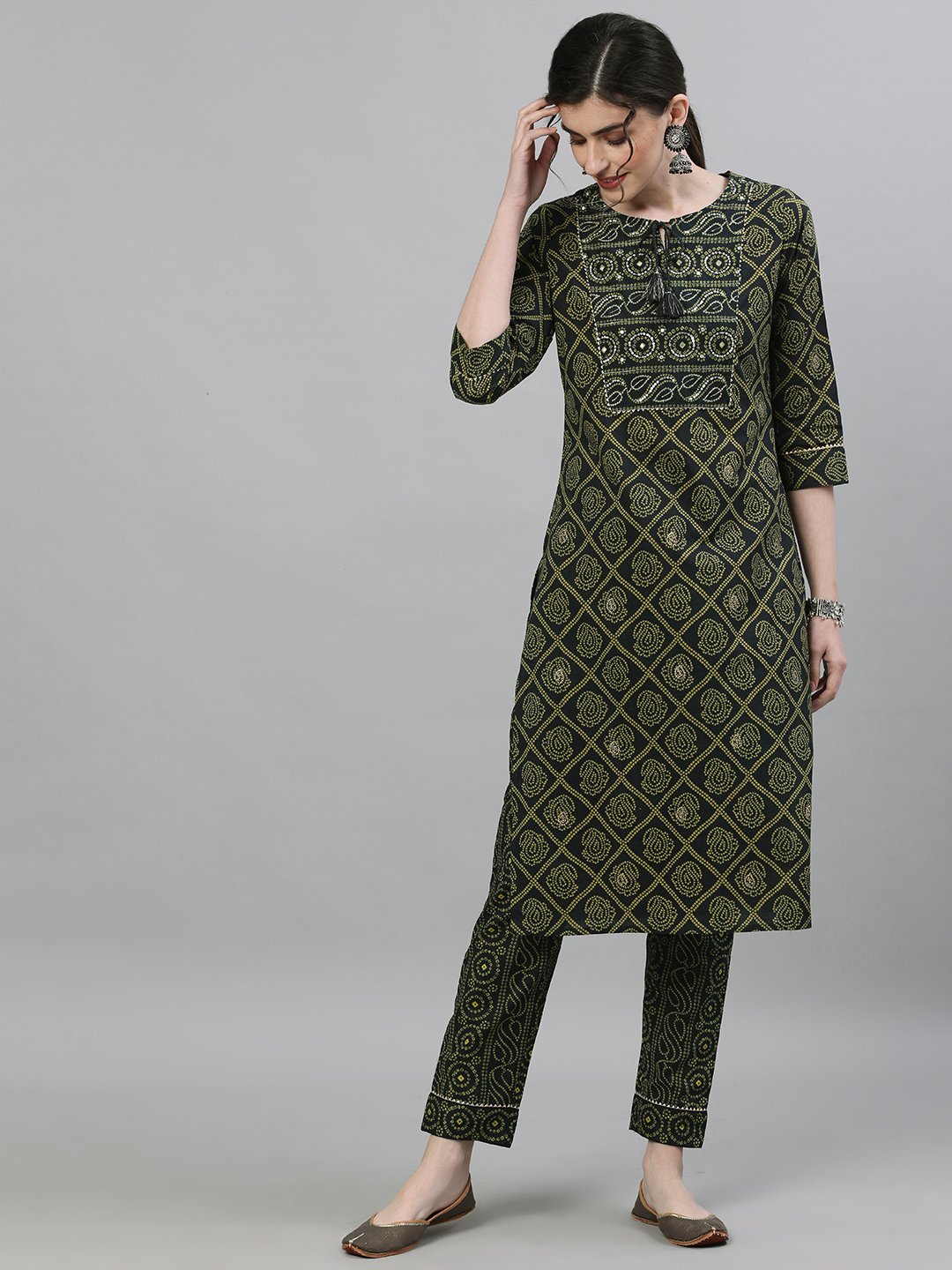 Ishin Women's Cotton Green Bandhani Embellished Straight Kurta Trouser Set