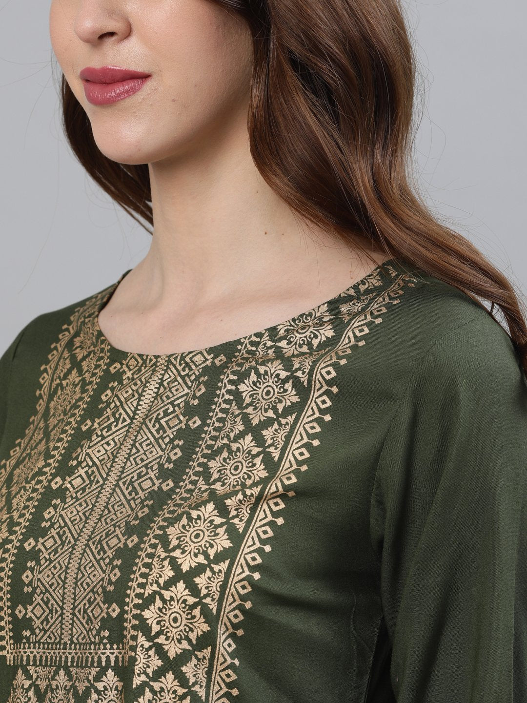 Ishin Women's Rayon Green Foil Printed A-Line Kurta